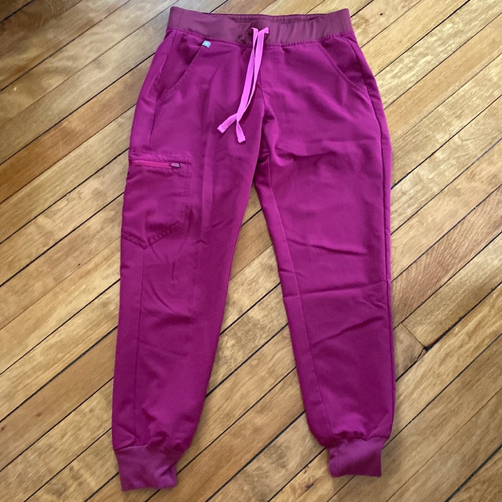 Figs dark magenta Zamora jogger Small Petite SP